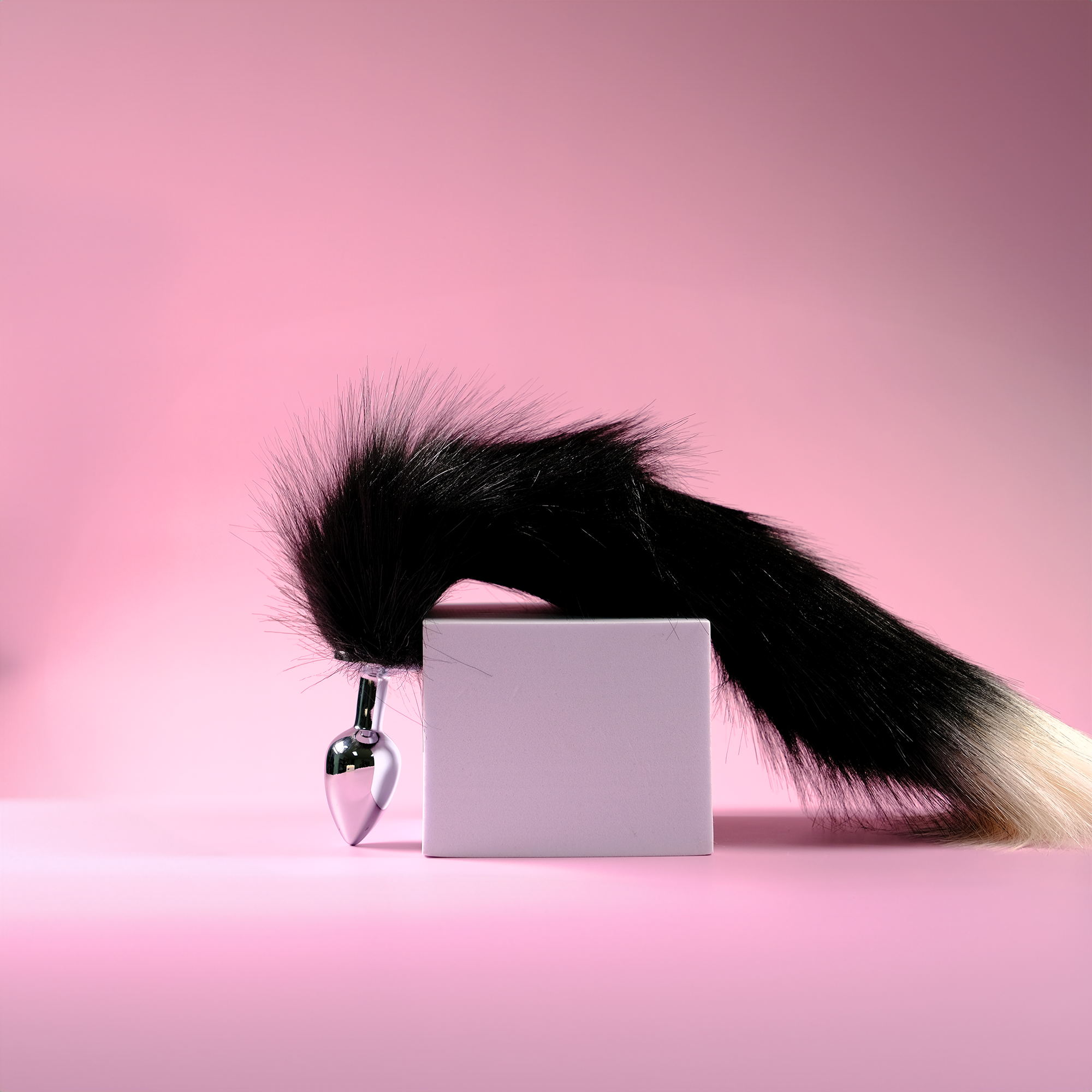 Thorn & Feather Black & White Tail Plug - Small