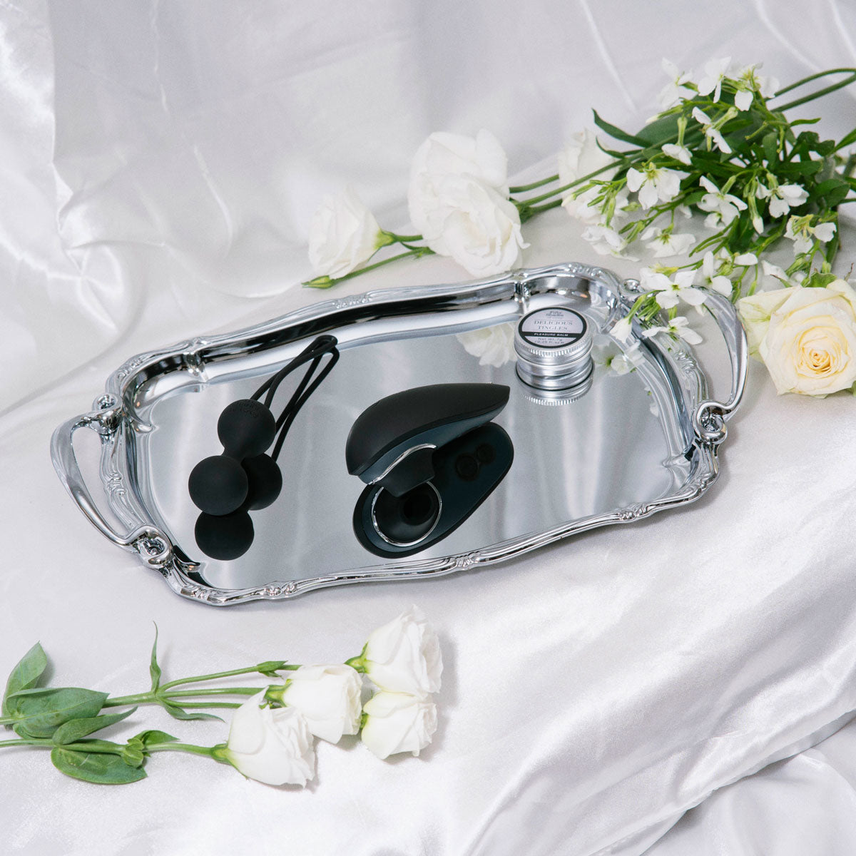 Fifty Shades of Grey  x Womanizer – Desire Blooms Couple’s Kit