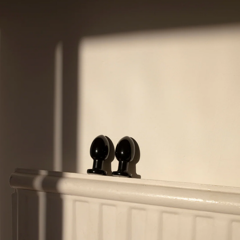 Chakrubs Xaga Root Black Obsidian Plug